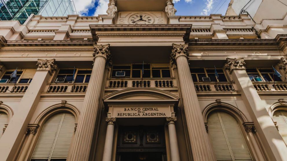 El Banco Central autorizó las compras en cuotas en dólares.