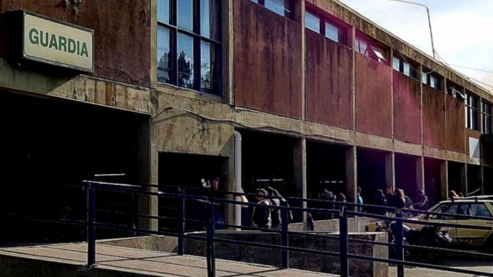 El hombre atacado tuvo que ser asistido por los m�dicos en este hospital.