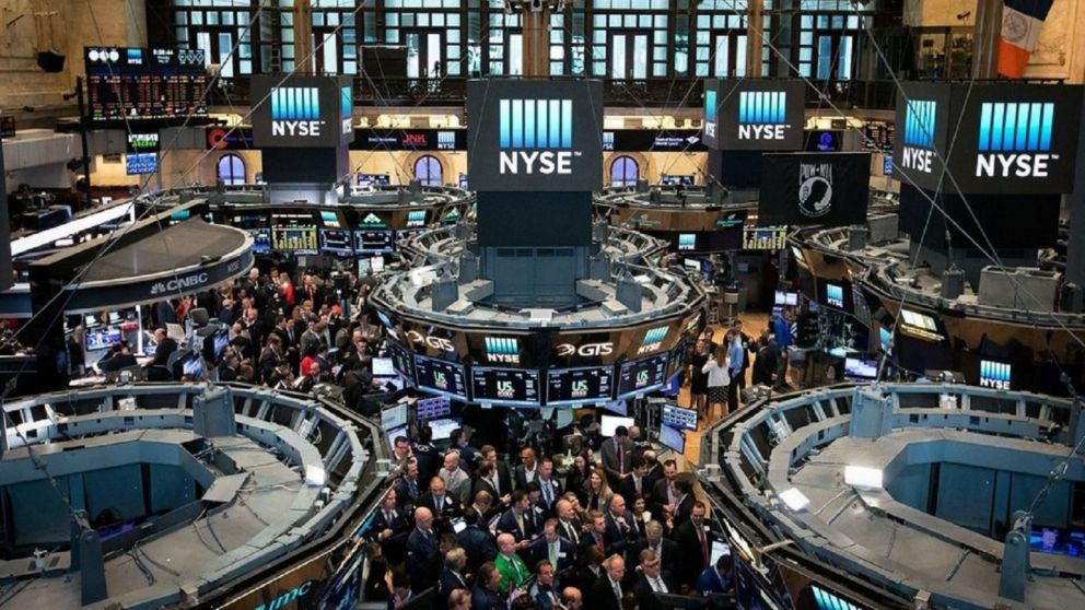 Las acciones de empresas argentinas cedieron hasta un 10% en Wall Street.