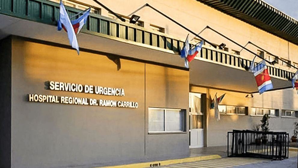 La víctima atacada por una madre y sus hijas quedó internada.