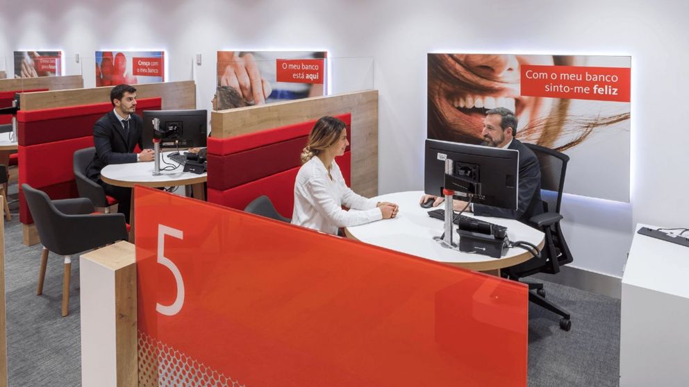 Banco busca personas con secundario completo y promete buenas condiciones de contratación.