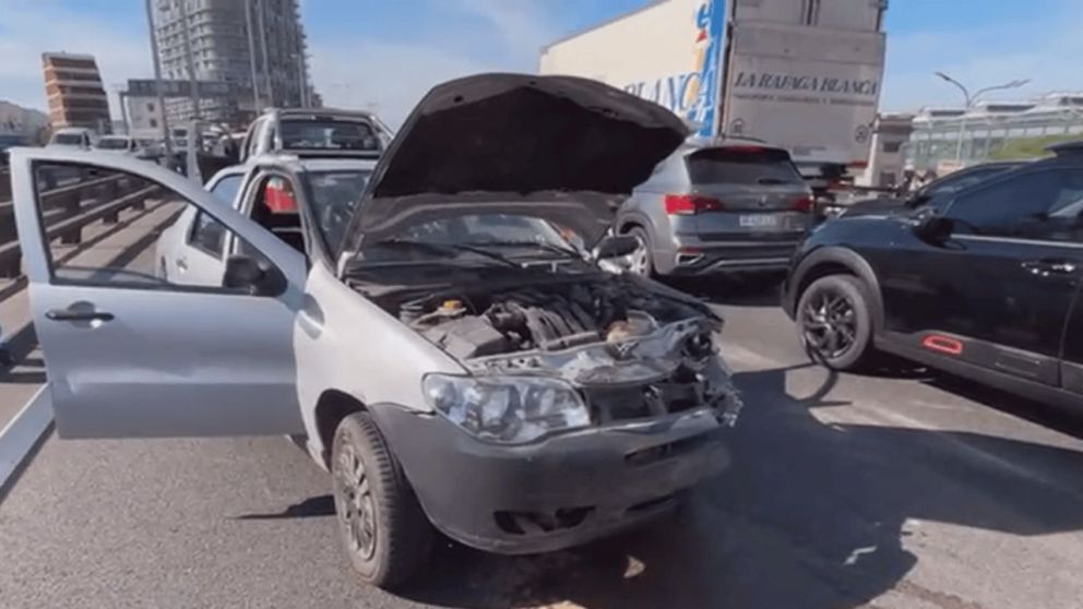 Choque sobre la autopista 9 de Julio sur.