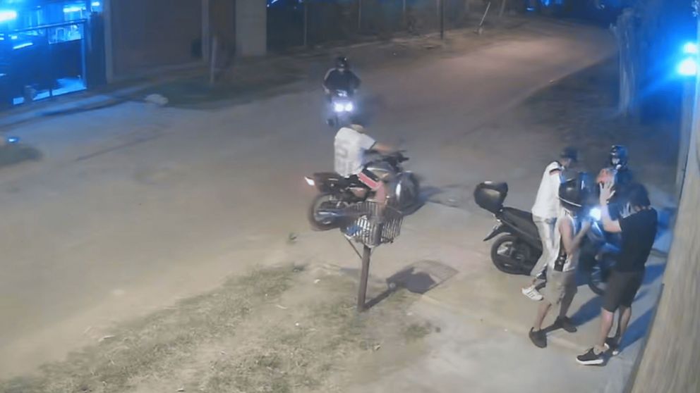 Una cámara de seguridad captó el momento del asalto.