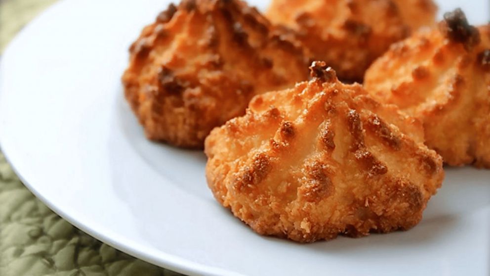 Receta para preparar unos deliciosos besitos de coco, ideales para la merienda o para satisfacer el antojo dulce.