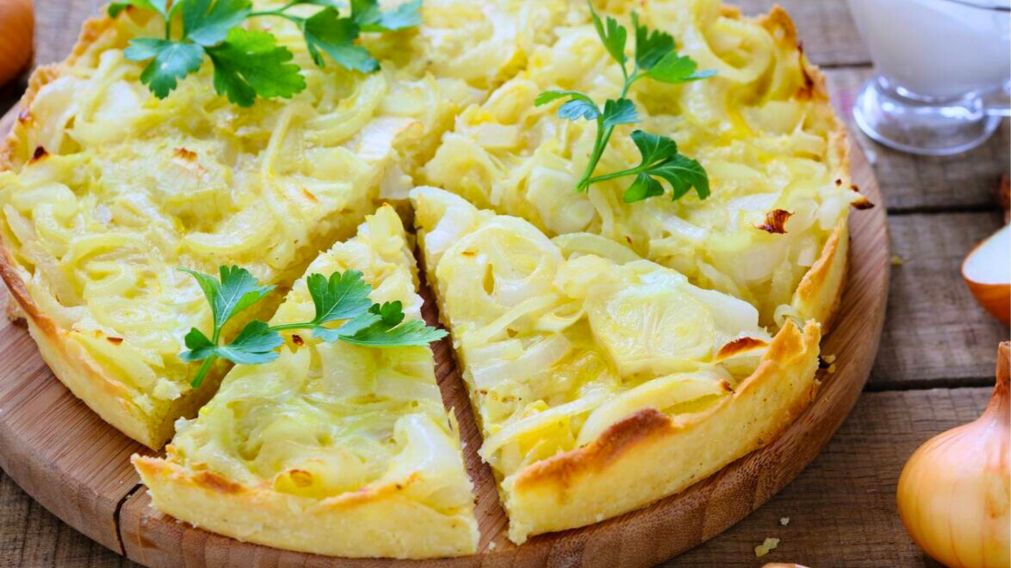Esta receta fácil de tarta de papa y cebolla se convertirá en una opción deliciosa para cualquier ocasión (Imagen ilustrativa).