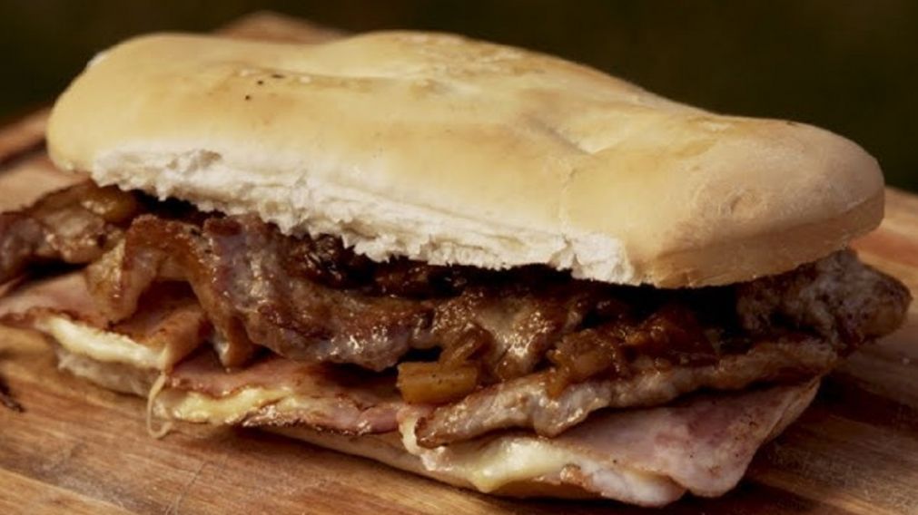 Asado barato: un corte jugoso y rendidor para hacer "vuelta y vuelta" a la parrilla y comer en sanguchito.