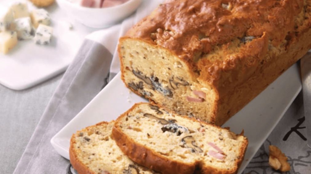 Receta para hacer bizcochuelo de jam�n y queso, ideal para acompa�ar los mates o sumar en alguna picada.