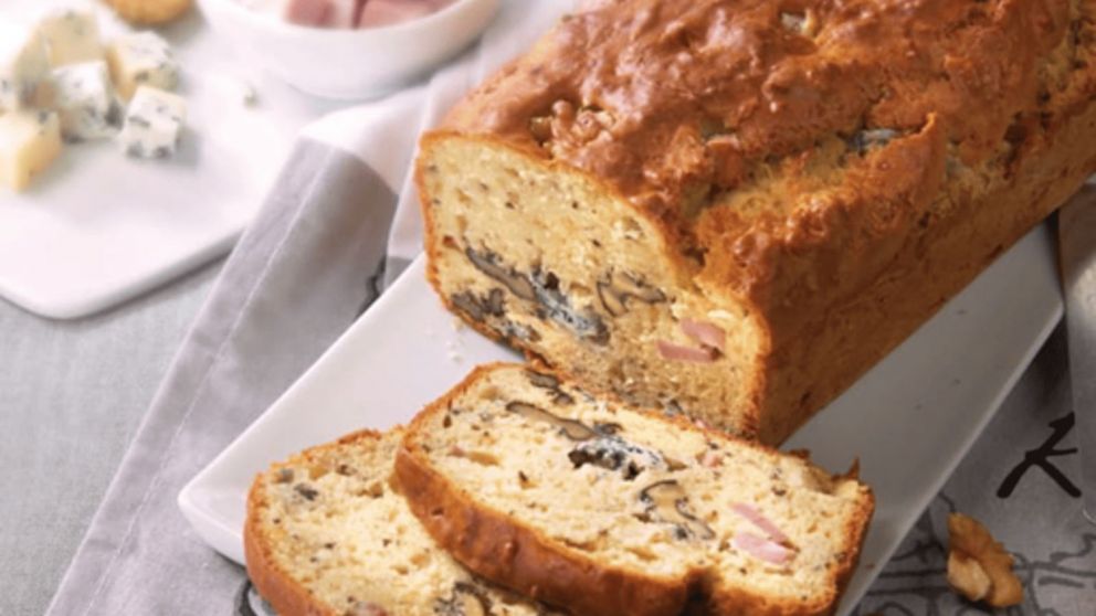 Receta para hacer bizcochuelo de jamón y queso, ideal para acompañar los mates o sumar en alguna picada.