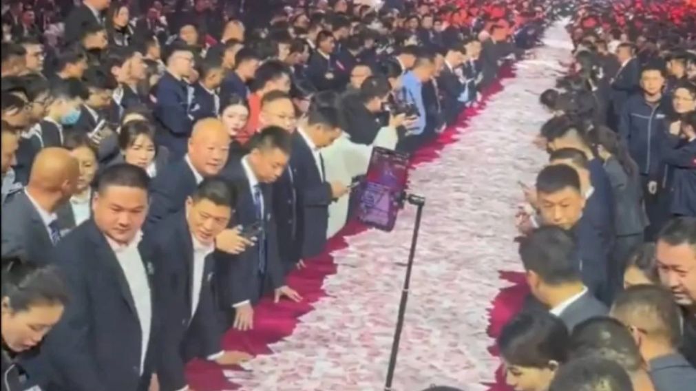 El presidente de la empresa, Cui Peijun, explicó que el objetivo del evento era reconocer el importante papel de los empleados.