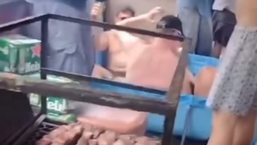 El "bondi parrillero" de los amigos que viajan de vacaciones se volvió viral.