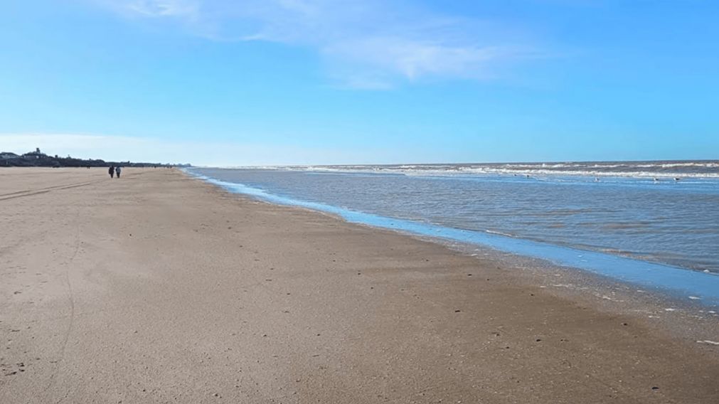 La playa tranquila que cautivará por completo.