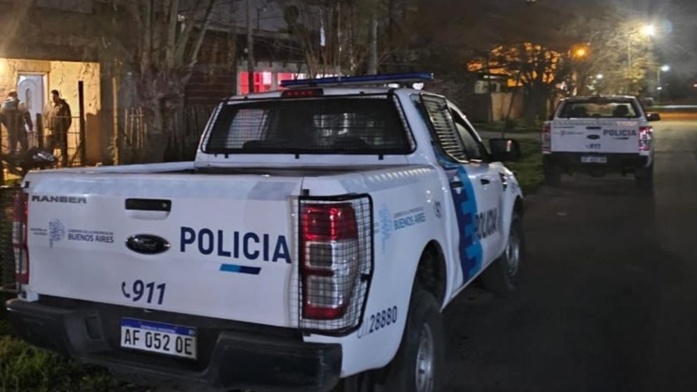 Las autoridades policiales intentan apresar al autor del homicidio.