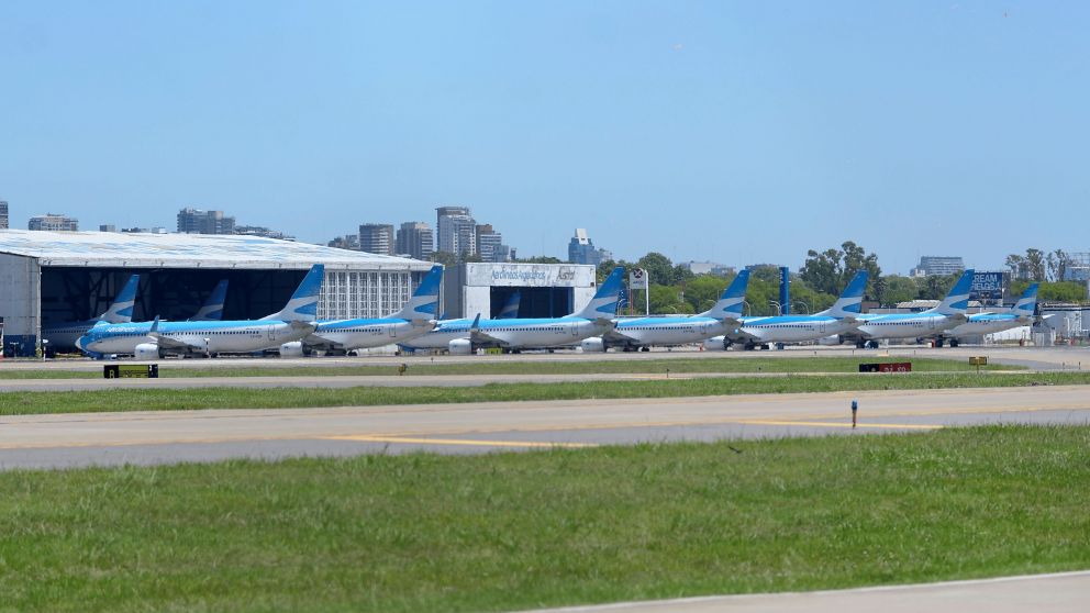 ''Esta decisión optimiza el uso de la plataforma comercial del aeropuerto, garantizando la igualdad de condiciones entre las aerolíneas y promoviendo la competencia", informó la Secretaría de Transporte.
