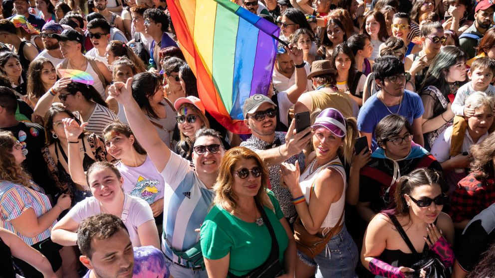 LA MASIVA ASAMBLEA LGTBIQ+ DEL �LTIMO S�BADO EN PARQUE LEZAMA.