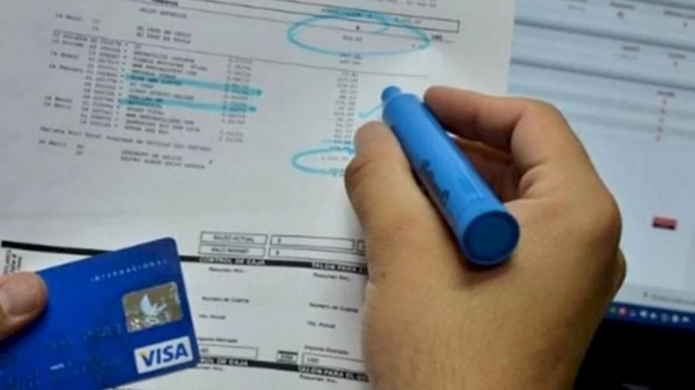 Los usuarios deben revisar al detalle los res�menes de sus tarjetas para descartar duplicaciones de gastos.