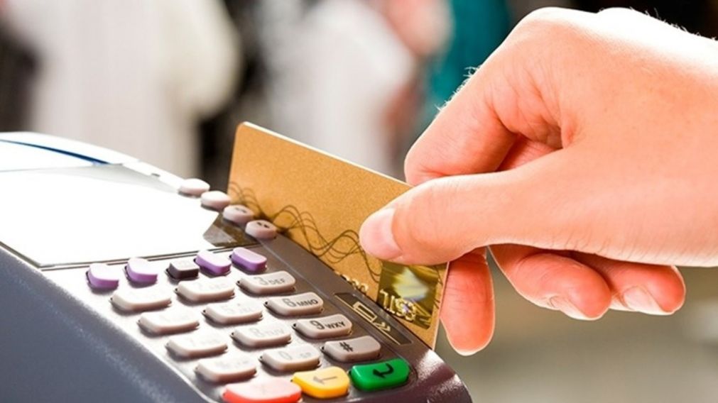 Cientos de clientes denunciaron en las últimas horas la aparición de consumos duplicados -y en algunos casos hasta triplicados- en el resumen de sus tarjetas de crédito.