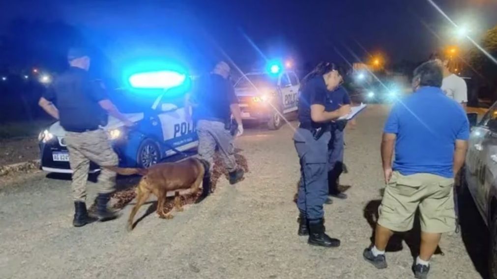 El hecho ocurrió en Plottier, donde la víctima denunció que fue brutalmente golpeada y luego abusada sexualmente.