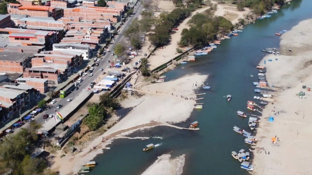 El alambrado de 200 metros de ancho por dos metros y medio de alto irá desde la terminal de Aguas Blancas hasta la oficina de Migraciones.