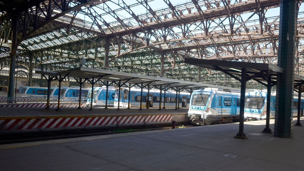 La medida de fuerza de los choferes de trenes y locomotoras durará hasta las 15 (Crónica / Germán Pérez Ré).