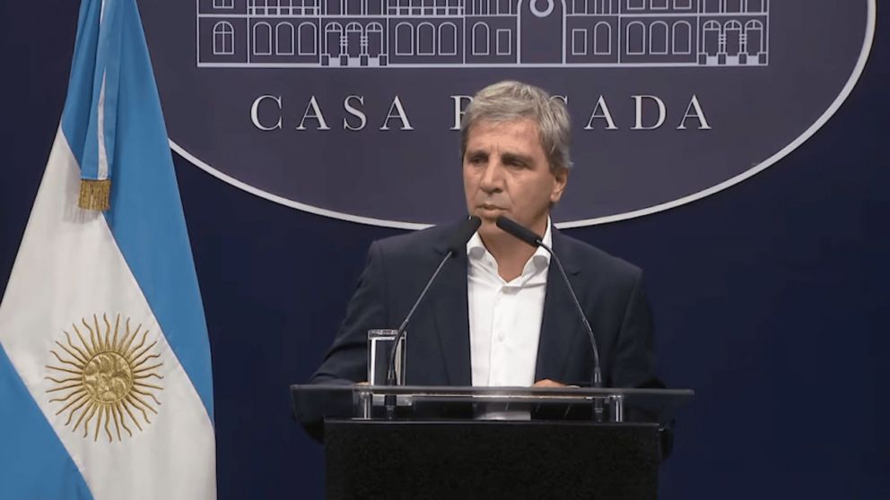 El ministro de Economía, Luis Caputo, anunció la medida que busca incentivar la liquidación de granos y fortalecer las reservas del país.