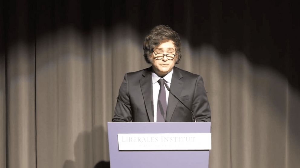 Javier Milei recibió un premio en Suiza.