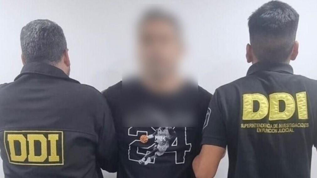 Este es el individuo que resultó detenido por los investigadores policiales.