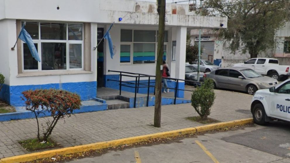 Policías de esta comisaría investigan lo sucedido.