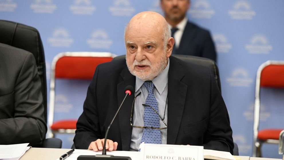 Javier Milei echó al Procurador del Tesoro de la Nación Rodolfo Barra.