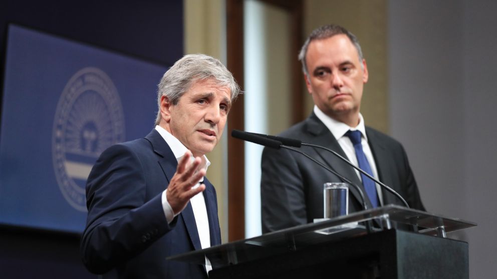 Luis Caputo anunció que bajará retenciones.