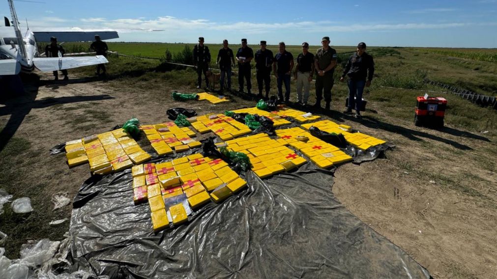 �VIDEO! As� brasile�o y boliviana fueron detenidos tras aterrizar de urgencia: ten�an 358 kilos de coca�na