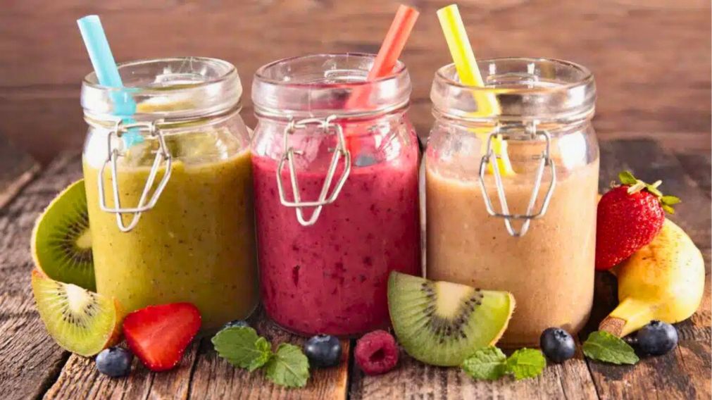 Un batido de frutas congeladas perfecto para disfrutar durante los días calurosos, lleno de sabor, vitaminas y mucha frescura (Imagen ilustrativa).