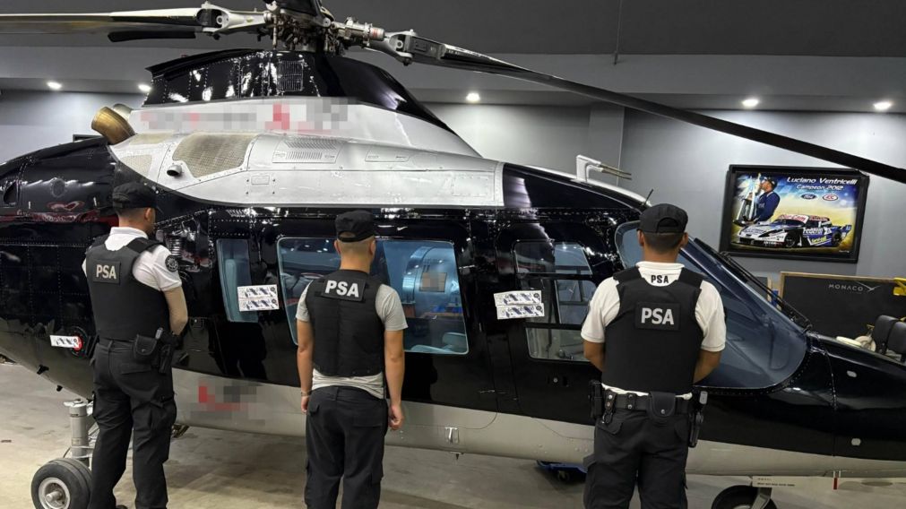 Secuestraron el helicóptero que aterrizó entre la gente en una playa de Pinamar