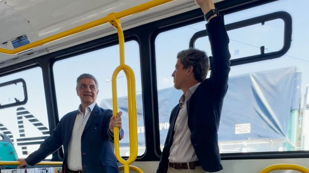 Ya se puede pagar con tarjetas de crédito y débito en una línea de colectivos de la Ciudad.