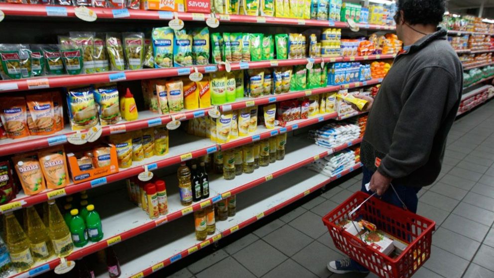 Se derrumbaron las ventas en los supermercados durante el primer año del Gobierno de Javier Milei (Hernán Nersesian/Archivo/Crónica).