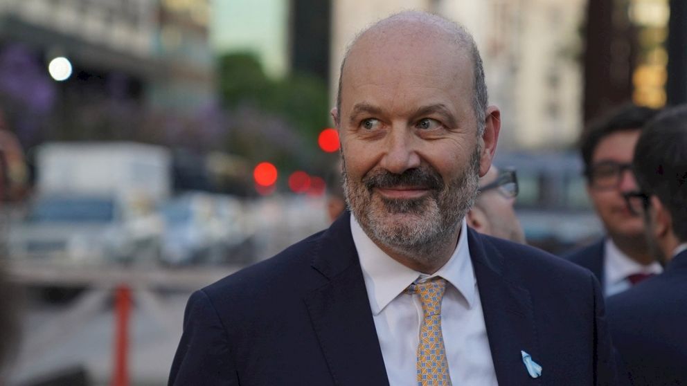 Sturzenegger defendió a Milei del "asedio mediático": "Una Argentina más libre ya nació"