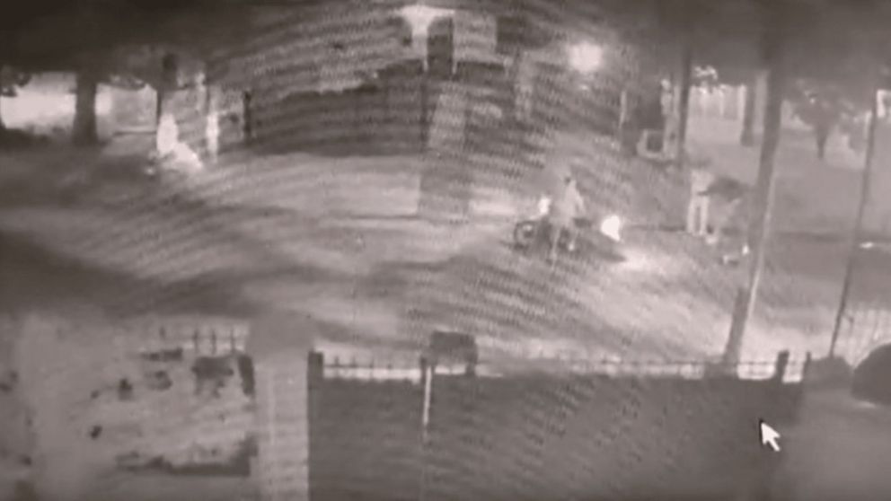 Una cámara de seguridad registró el violento ataque motochorro.