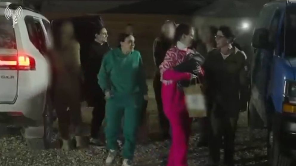 Emily Damari, Romi Gonen y Doron Steinbrecher fueron las tres rehenes liberadas.