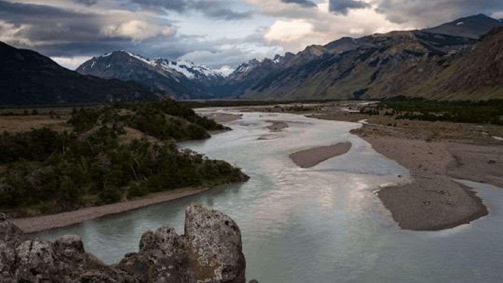 Se dio vuelta un gomón en el Río de las Vueltas.