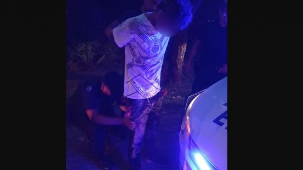 Un hombre que tenía una perimetral fue detenido por apuñalar a su ex pareja.