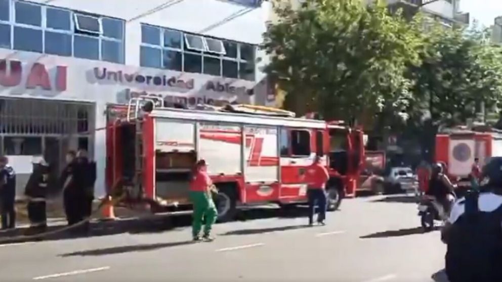 Hubo 20 personas evacuadas en la universidad pero no heridos (Captura de video).