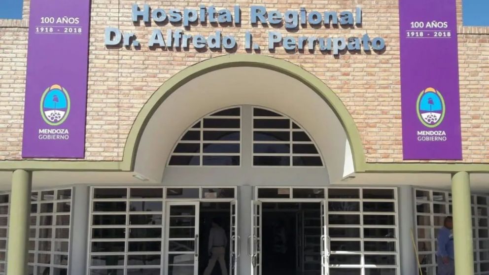 La mujer llevó a su hijo de urgencia al hospital porque estaba descompensado.
