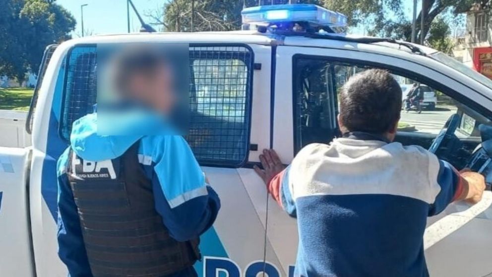 Este es el individuo que fue arrestado por los uniformados.