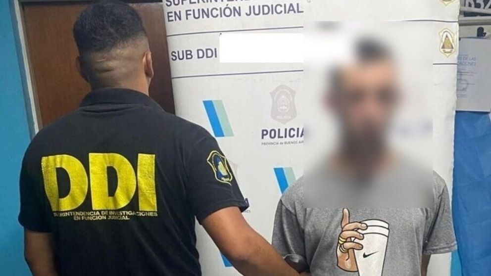 Este es el individuo que fue capturado por los investigadores policiales.