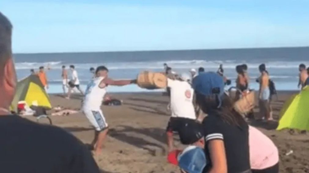 Las im�genes que muestran la pelea entre vendedores ambulantes.