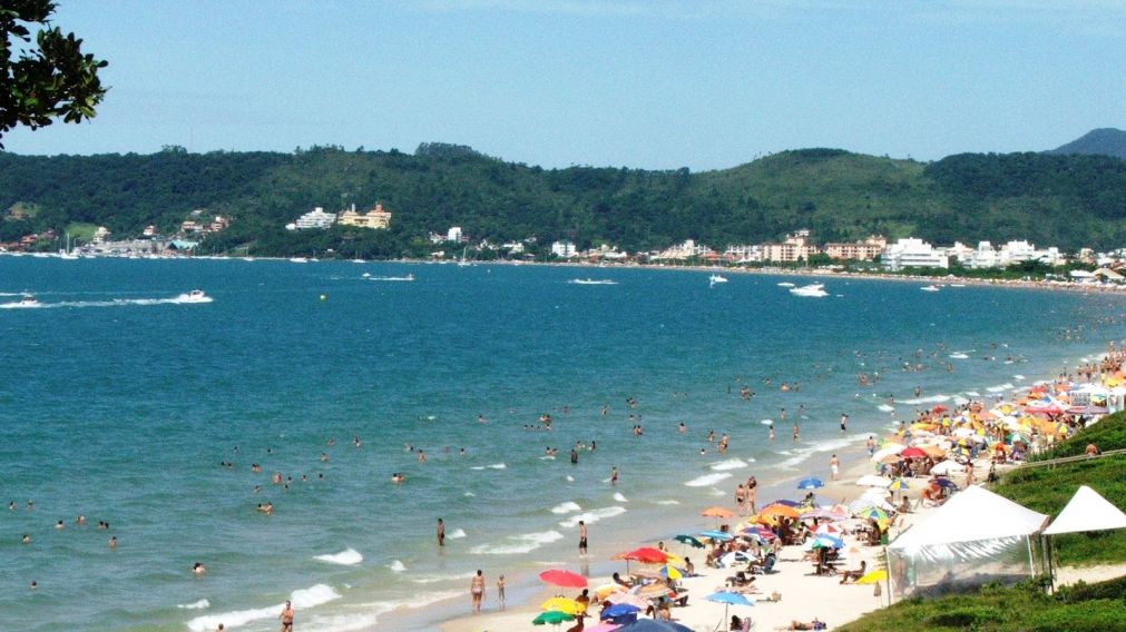 Brasil declaró brote de gastroenterocolitis en las playas (Instagram/@loucosporpraias_).
