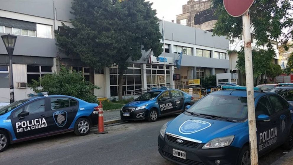 El hecho ocurrió en la seccional ubicada en la calle Manuel Porcel de Peralta del 700.