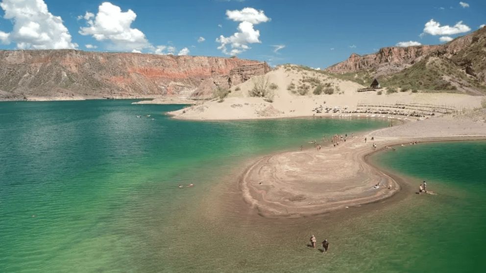 Paisajes de película: playas "escondidas" en medio de la Cordillera de los Andes.