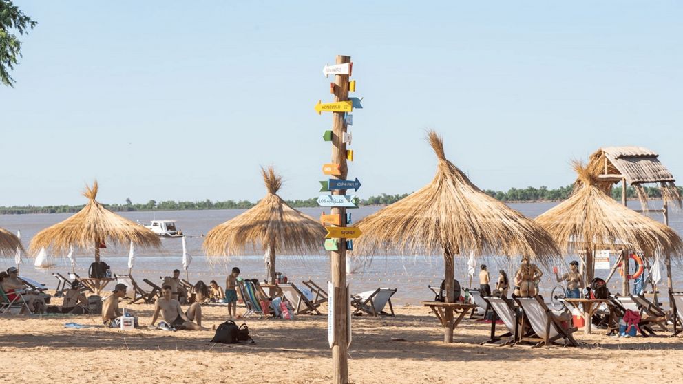 Ahórrate el viaje hasta la costa atlántica y disfruta de playas de río soñada.