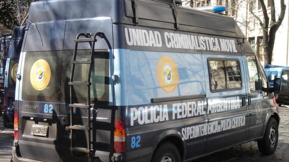 Los uniformados de la Policía Federal Argentina fueron convocados para efectuar peritajes.