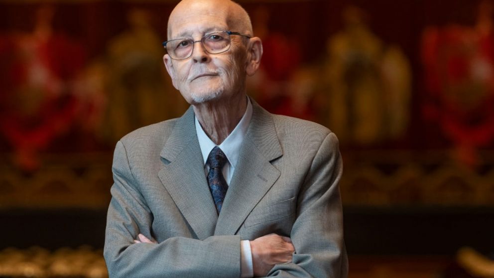 Enrique Bordolini en el Teatro Colón. Una eminencia en las escenografías e iluminación teatral. A los 75 años seguía liderando un exitoso equipo de trabajo. Su vida era el teatro.
FOTO: JUAN JOSÉ BRUZZA / GENTILEZA TEATRO COLÓN